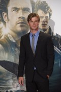Крис Хемсворт (Chris Hemsworth) In the Heart of the Sea Premiere at the Callao Theater (Madrid, 03.12.2015) (121xHQ) 5279a7472792094