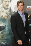 Крис Хемсворт (Chris Hemsworth) In the Heart of the Sea Premiere at the Callao Theater (Madrid, 03.12.2015) (121xHQ) 5cbc06472792049
