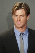 Крис Хемсворт (Chris Hemsworth) In the Heart of the Sea Premiere at the Callao Theater (Madrid, 03.12.2015) (121xHQ) 5fdbe9472791422