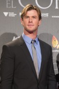 Крис Хемсворт (Chris Hemsworth) In the Heart of the Sea Premiere at the Callao Theater (Madrid, 03.12.2015) (121xHQ) Df18cf472791839