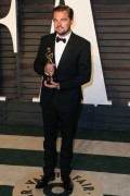 Леонардо ДиКаприо (Leonardo DiCaprio) Vanity Fair Oscar Party hosted by Graydon Carter in Beverly Hills, 28.02.2016 (95xHQ) 0c6235472809703
