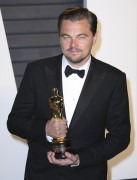 Леонардо ДиКаприо (Leonardo DiCaprio) Vanity Fair Oscar Party hosted by Graydon Carter in Beverly Hills, 28.02.2016 (95xHQ) 0df49d472809185