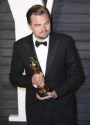 Леонардо ДиКаприо (Leonardo DiCaprio) Vanity Fair Oscar Party hosted by Graydon Carter in Beverly Hills, 28.02.2016 (95xHQ) 11d010472809318