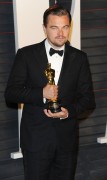 Леонардо ДиКаприо (Leonardo DiCaprio) Vanity Fair Oscar Party hosted by Graydon Carter in Beverly Hills, 28.02.2016 (95xHQ) 14d5da472809525