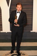 Леонардо ДиКаприо (Leonardo DiCaprio) Vanity Fair Oscar Party hosted by Graydon Carter in Beverly Hills, 28.02.2016 (95xHQ) 56fa5e472809820