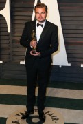 Леонардо ДиКаприо (Leonardo DiCaprio) Vanity Fair Oscar Party hosted by Graydon Carter in Beverly Hills, 28.02.2016 (95xHQ) 7514ad472809759