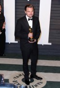 Леонардо ДиКаприо (Leonardo DiCaprio) Vanity Fair Oscar Party hosted by Graydon Carter in Beverly Hills, 28.02.2016 (95xHQ) 8ae85c472809709