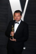 Леонардо ДиКаприо (Leonardo DiCaprio) Vanity Fair Oscar Party hosted by Graydon Carter in Beverly Hills, 28.02.2016 (95xHQ) 90eb3c472809612