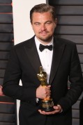 Леонардо ДиКаприо (Leonardo DiCaprio) Vanity Fair Oscar Party hosted by Graydon Carter in Beverly Hills, 28.02.2016 (95xHQ) Aa49a2472809131