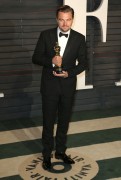 Леонардо ДиКаприо (Leonardo DiCaprio) Vanity Fair Oscar Party hosted by Graydon Carter in Beverly Hills, 28.02.2016 (95xHQ) B510cc472809802