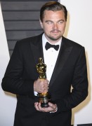 Леонардо ДиКаприо (Leonardo DiCaprio) Vanity Fair Oscar Party hosted by Graydon Carter in Beverly Hills, 28.02.2016 (95xHQ) Bae95d472809229