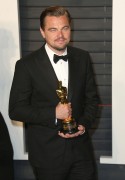 Леонардо ДиКаприо (Leonardo DiCaprio) Vanity Fair Oscar Party hosted by Graydon Carter in Beverly Hills, 28.02.2016 (95xHQ) C275b9472809464