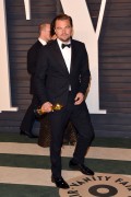 Леонардо ДиКаприо (Leonardo DiCaprio) Vanity Fair Oscar Party hosted by Graydon Carter in Beverly Hills, 28.02.2016 (95xHQ) C2de27472809901