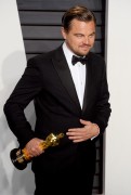 Леонардо ДиКаприо (Leonardo DiCaprio) Vanity Fair Oscar Party hosted by Graydon Carter in Beverly Hills, 28.02.2016 (95xHQ) Dbd087472809437