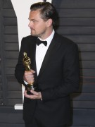 Леонардо ДиКаприо (Leonardo DiCaprio) Vanity Fair Oscar Party hosted by Graydon Carter in Beverly Hills, 28.02.2016 (95xHQ) F6ee31472809122