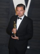 Леонардо ДиКаприо (Leonardo DiCaprio) Vanity Fair Oscar Party hosted by Graydon Carter in Beverly Hills, 28.02.2016 (95xHQ) Fa81f4472809091