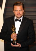Леонардо ДиКаприо (Leonardo DiCaprio) Vanity Fair Oscar Party hosted by Graydon Carter in Beverly Hills, 28.02.2016 (95xHQ) 68b11d472810562