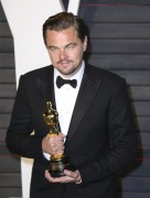 Леонардо ДиКаприо (Leonardo DiCaprio) Vanity Fair Oscar Party hosted by Graydon Carter in Beverly Hills, 28.02.2016 (95xHQ) 8f509d472810587