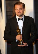 Леонардо ДиКаприо (Leonardo DiCaprio) Vanity Fair Oscar Party hosted by Graydon Carter in Beverly Hills, 28.02.2016 (95xHQ) D3e7b9472810581