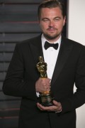 Леонардо ДиКаприо (Leonardo DiCaprio) Vanity Fair Oscar Party hosted by Graydon Carter in Beverly Hills, 28.02.2016 (95xHQ) Fee4e2472810192