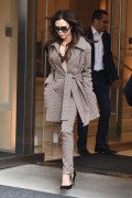 Виктория Бекхэм (Victoria Beckham) Leaves Her Hotel in New York, 10.02.2016 (6xHQ) 5e5781472906006