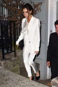 Виктория Бекхэм (Victoria Beckham) Leaving a Dinner Party at Anna Wintour’s House in New York City, 8.02.2016 - 10xHQ 60a559472906435