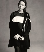 Дэйзи Ридли (Daisy Ridley) B&W Photoshoot for Interview Magazine November 2015 (4xHQ) 99187a473293552
