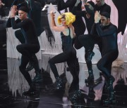 Лэди Гага (Lady Gaga) MTV Video Music Awards at the Barclays Center, show (New York, 25.08.2013) - 276xHQ 27e49a473524540