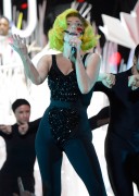 Лэди Гага (Lady Gaga) MTV Video Music Awards at the Barclays Center, show (New York, 25.08.2013) - 276xHQ 79a4af473525112