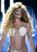 Лэди Гага (Lady Gaga) MTV Video Music Awards at the Barclays Center, show (New York, 25.08.2013) - 276xHQ E79730473525012