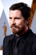 Кристиан Бэйл (Christian Bale) 88th Annual Academy Awards held at the Dolby Theatre in Hollywood, Los Angeles, California (February 28, 2016) - 42xHQ 28ebd9474716455