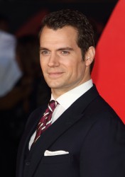 Henry Cavill - European Premiere of 'Batman V Superman Dawn Of Justice' at Odeon Leicester Square in London (March 22, 2016) - 40xHQ 9d0204474714062