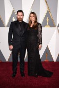 Кристиан Бэйл (Christian Bale) 88th Annual Academy Awards held at the Dolby Theatre in Hollywood, Los Angeles, California (February 28, 2016) - 42xHQ Cb8baa474716372