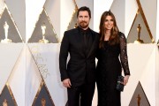 Кристиан Бэйл (Christian Bale) 88th Annual Academy Awards held at the Dolby Theatre in Hollywood, Los Angeles, California (February 28, 2016) - 42xHQ Cff001474716329