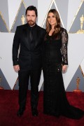 Кристиан Бэйл (Christian Bale) 88th Annual Academy Awards held at the Dolby Theatre in Hollywood, Los Angeles, California (February 28, 2016) - 42xHQ Df5382474716138