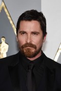 Кристиан Бэйл (Christian Bale) 88th Annual Academy Awards held at the Dolby Theatre in Hollywood, Los Angeles, California (February 28, 2016) - 42xHQ Fcd7b1474716350