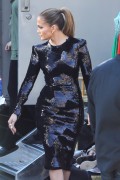 Дженнифер Лопез (Jennifer Lopez) arriving to set of 'American Idol' in Los Angeles (March 24, 2016) - 28xHQ 06171c475816308