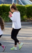 Дженнифер Лопез (Jennifer Lopez) out for frozen Yoghurt in Calabasas (March 9, 2016) - 13xHQ 0e83dc475816505