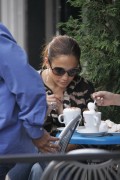 Дженнифер Лопез (Jennifer Lopez) enjoying some cappuccino in the West Village - 31xHQ 146661475818373