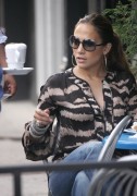 Дженнифер Лопез (Jennifer Lopez) enjoying some cappuccino in the West Village - 31xHQ 34b8d2475818532