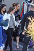 Дженнифер Лопез (Jennifer Lopez) arriving to set of 'American Idol' in Los Angeles (March 24, 2016) - 28xHQ 3f09e8475816277