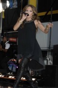 Дженнифер Лопез (Jennifer Lopez) Performs on Good Morning America’s Fal - 168xHQ 42ffce475817438