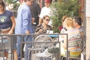 Дженнифер Лопез (Jennifer Lopez) enjoying some cappuccino in the West Village - 31xHQ 4ee380475818173