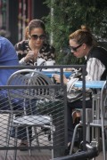 Дженнифер Лопез (Jennifer Lopez) enjoying some cappuccino in the West Village - 31xHQ 609c1f475818355