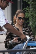 Дженнифер Лопез (Jennifer Lopez) enjoying some cappuccino in the West Village - 31xHQ 8e466a475818582