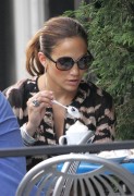 Дженнифер Лопез (Jennifer Lopez) enjoying some cappuccino in the West Village - 31xHQ 911cee475818294