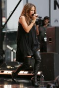 Дженнифер Лопез (Jennifer Lopez) Performs on Good Morning America’s Fal - 168xHQ 96f44c475816985