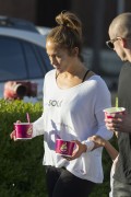 Дженнифер Лопез (Jennifer Lopez) out for frozen Yoghurt in Calabasas (March 9, 2016) - 13xHQ 9f6932475816586