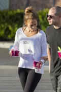 Дженнифер Лопез (Jennifer Lopez) out for frozen Yoghurt in Calabasas (March 9, 2016) - 13xHQ Bb14f5475816533