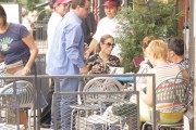 Дженнифер Лопез (Jennifer Lopez) enjoying some cappuccino in the West Village - 31xHQ C7f216475818304
